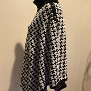 Beautiful cape/poncho, new with tags, L/XL